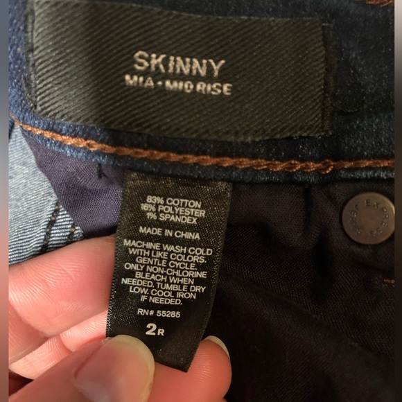 Express jeans. Skinny Mia mid rise. Size 2R. - Picture 4 of 8